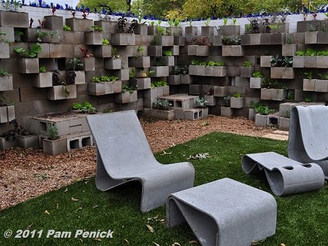 jardim com blocos de concreto 3 - pam penick