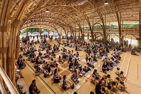 centro esportivo feito em bambu