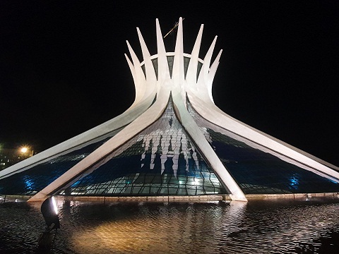 arquitetura amoderna - catedral de brasilia  niemeyer